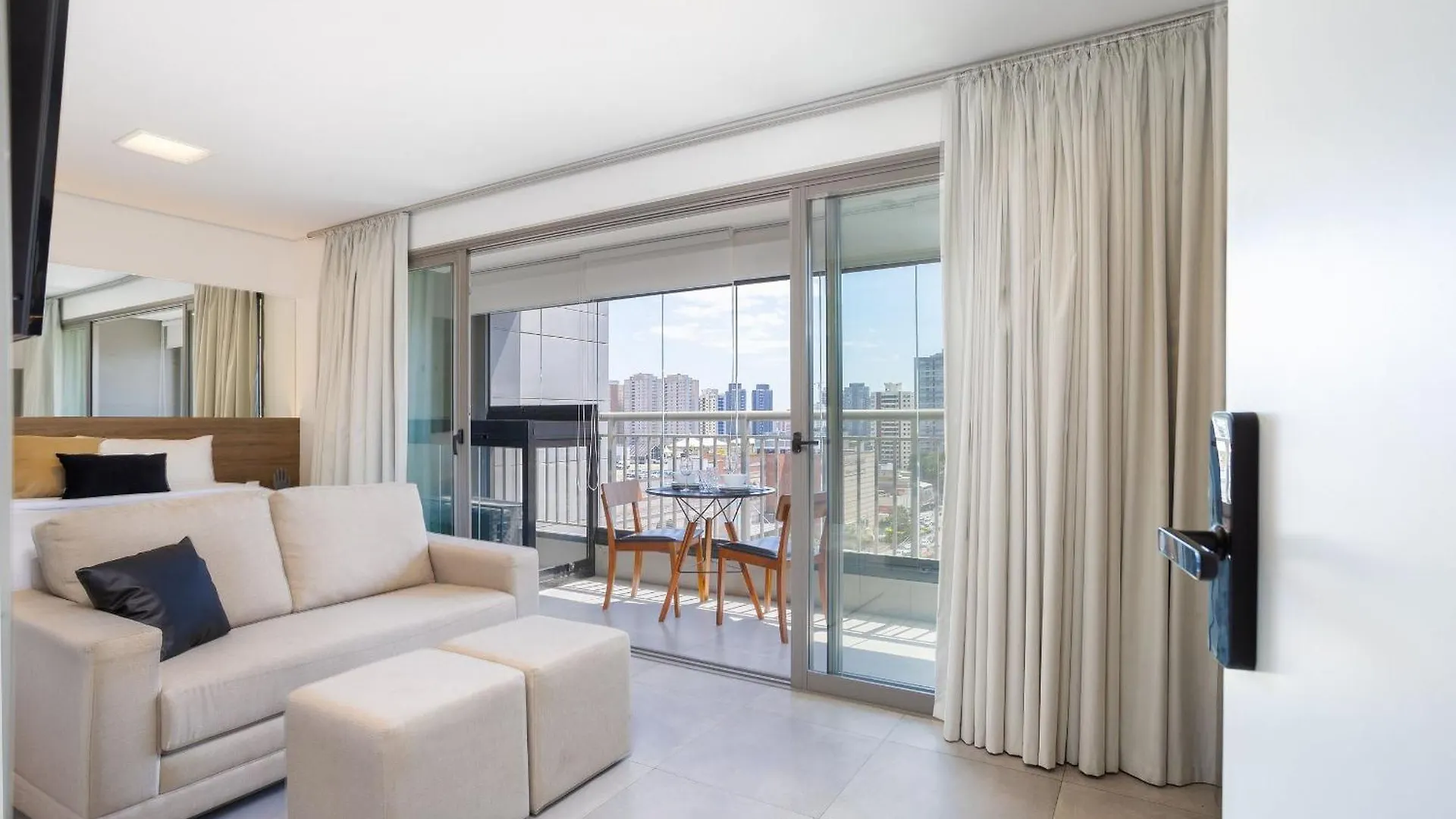 Platina 220 Apartamento São Paulo 0*,  Brasil